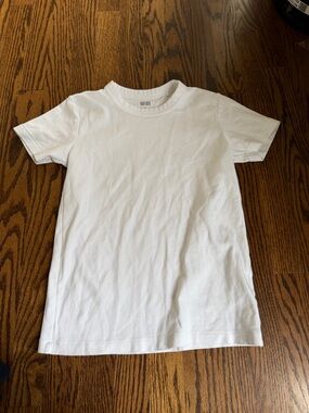 Uniqlo White Short Sleeve Crewneck Tee